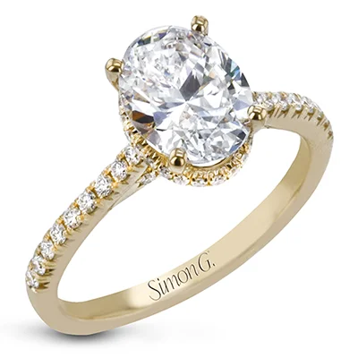 Elegant engagement rings with cathedral-style settings for an elevated, regal design -Engagement Ring in 18k Gold with Diamonds