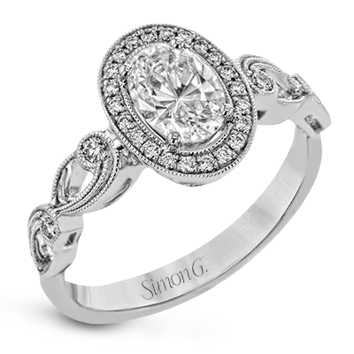 Cushion-cut engagement rings with sparkling diamonds for a sophisticated and timeless look -Engagement Ring in 18k Gold with Diamonds