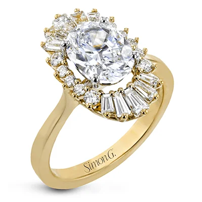 Engagement rings with oval diamonds for a sophisticated and elongating effect -Engagement Ring in 18k Gold with Diamonds