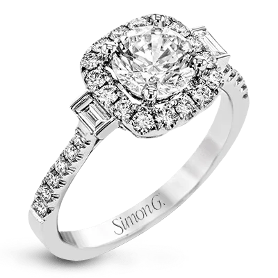 Engagement rings with oval diamonds for a sophisticated and elongating effect -Engagement Ring in 18k Gold with Diamonds