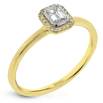 Engagement rings with princess-cut diamonds for a square, modern shape and sparkle -Engagement Ring in 18k Gold with Diamonds