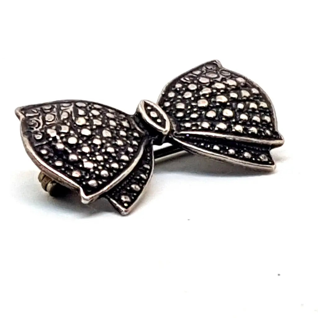 Brooches and pins crafted with eco-friendly materials -Vintage silver brooch in the shape of a bow in engraved silver. Circa 1960s. Jewelry.