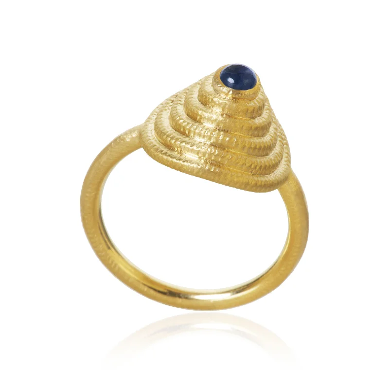 Sleek rings perfect for modern everyday finger style -Thera Twist 18K Gold Ring w. Sapphire