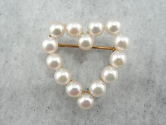 Chunky brooches and pins for big accessory impact -Oh So Sweet Pearl Heart Brooch